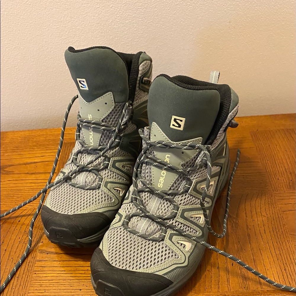Women’s hiking boots